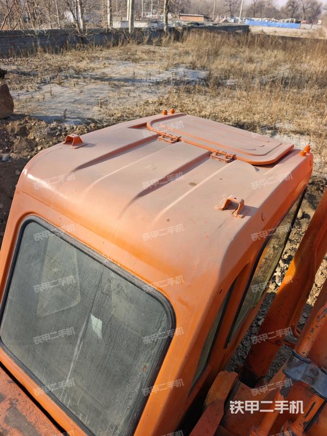 驾驶室顶部（整机外观）