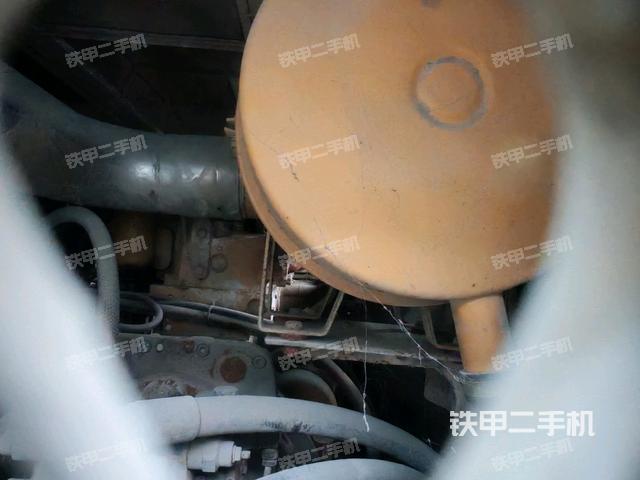 發(fā)動機艙液壓泵全景（壓路機發(fā)動機艙）