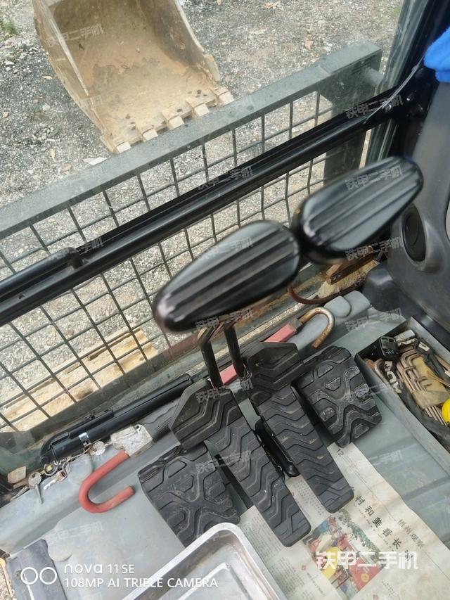 座椅右侧控制台/钥匙门/油门/含右手柄（驾驶室部分）