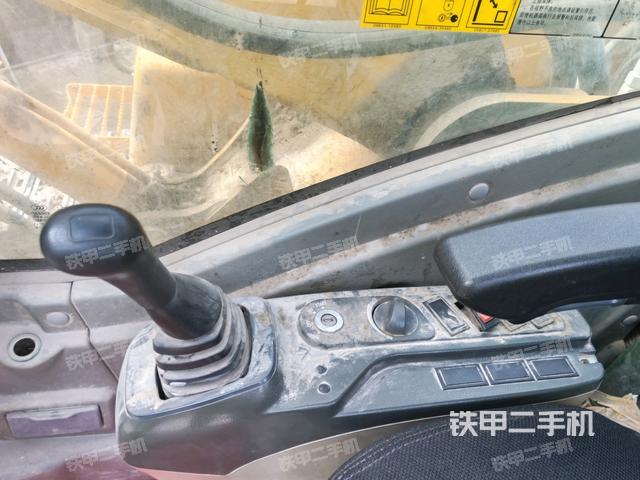 座椅右側(cè)控制臺/鑰匙門/油門/含右手柄（駕駛室部分）