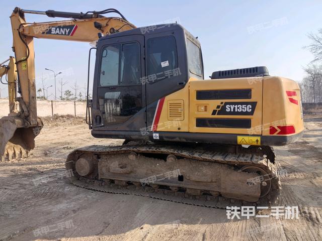 三一重工SY135C挖掘机