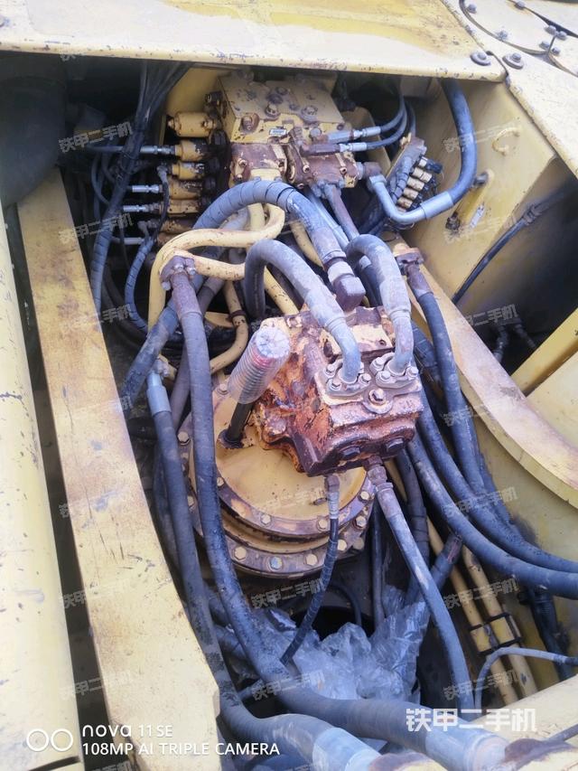 回轉馬達和主控閥（整機外觀）