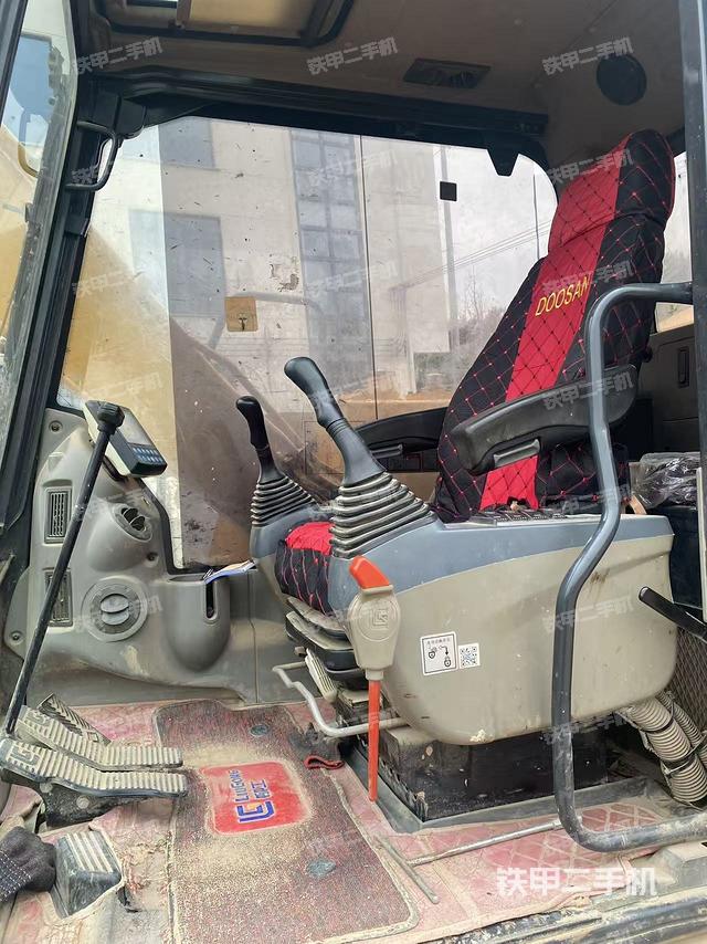 驾驶室整体（整机外观）