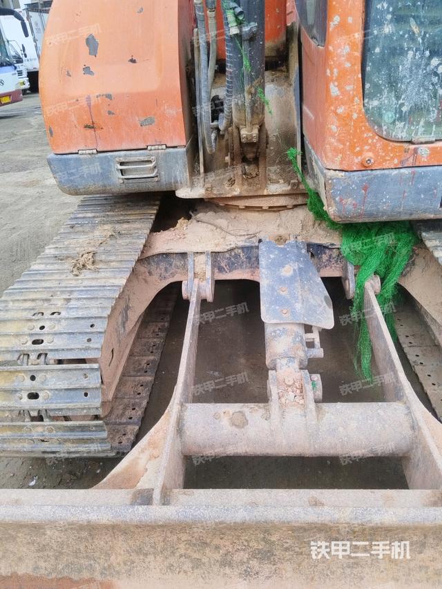 转盘和下车架正前（工作和回转装置）