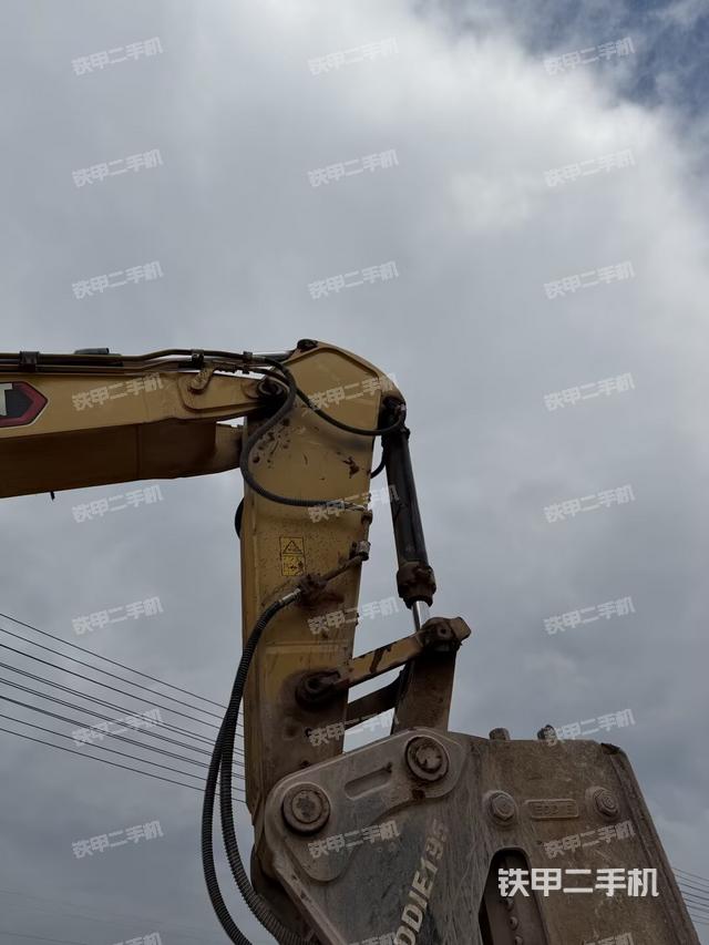 小臂整体左后（工作和回转装置）