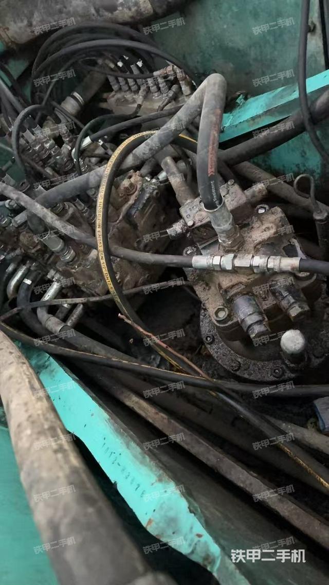 回轉(zhuǎn)馬達和主控閥（整機外觀）