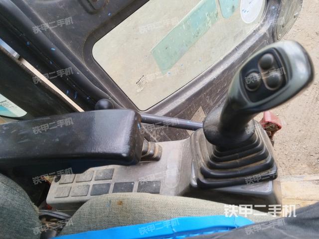 座椅左侧控制台/音响/含左手柄（驾驶室部分）