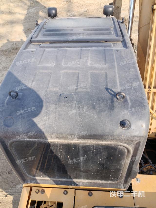 驾驶室顶部（整机外观）