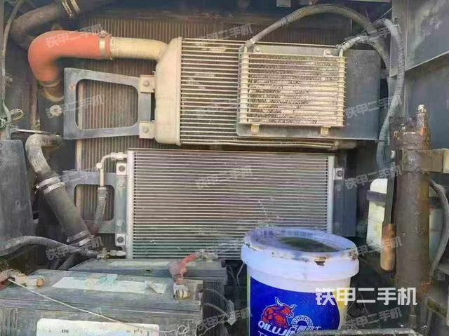 驾驶室顶部（整机外观）