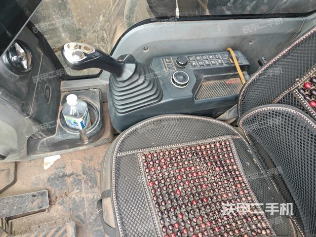 座椅右侧控制台/钥匙门/油门/含右手柄（驾驶室部分）