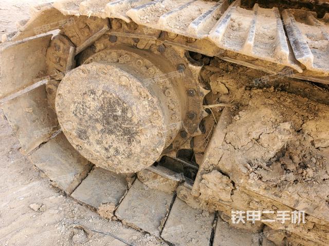 右驱动轮（行走机构）