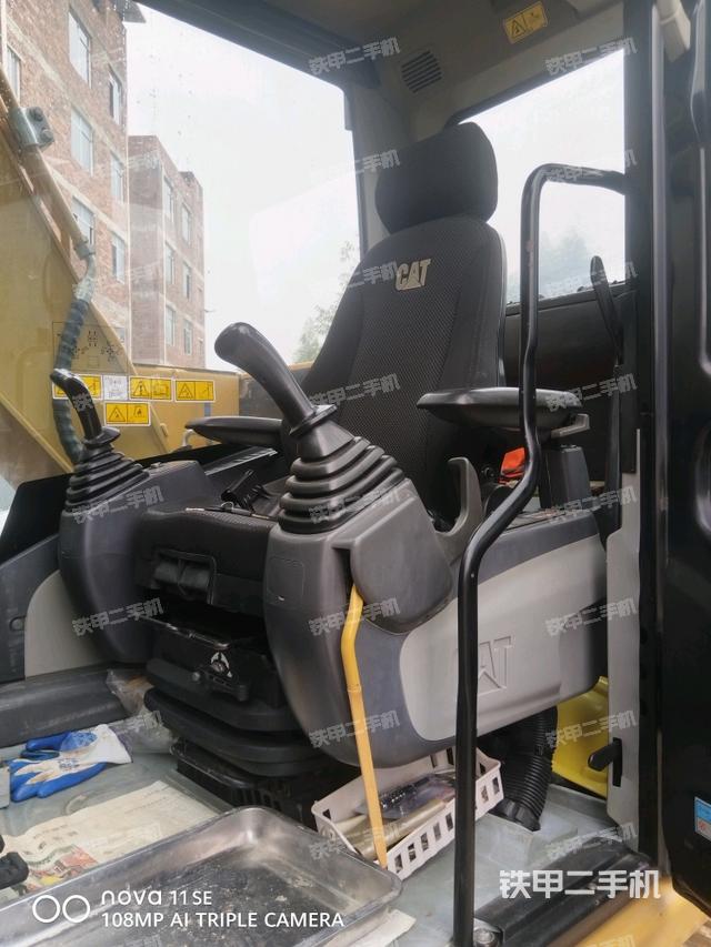 座椅左侧控制台/音响/含左手柄（驾驶室部分）