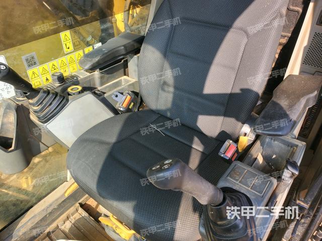 座椅右侧控制台/钥匙门/油门/含右手柄（驾驶室部分）