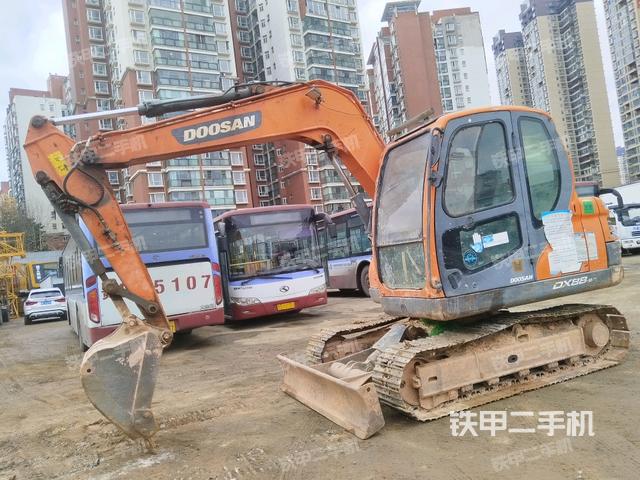 斗山DX75-9C挖掘机