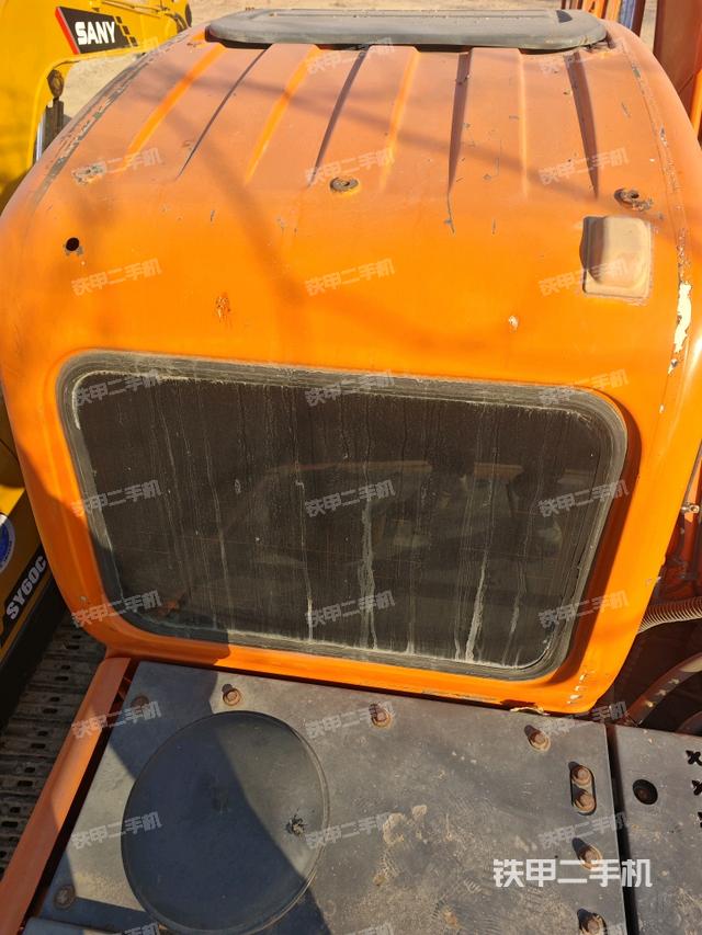 驾驶室顶部（整机外观）