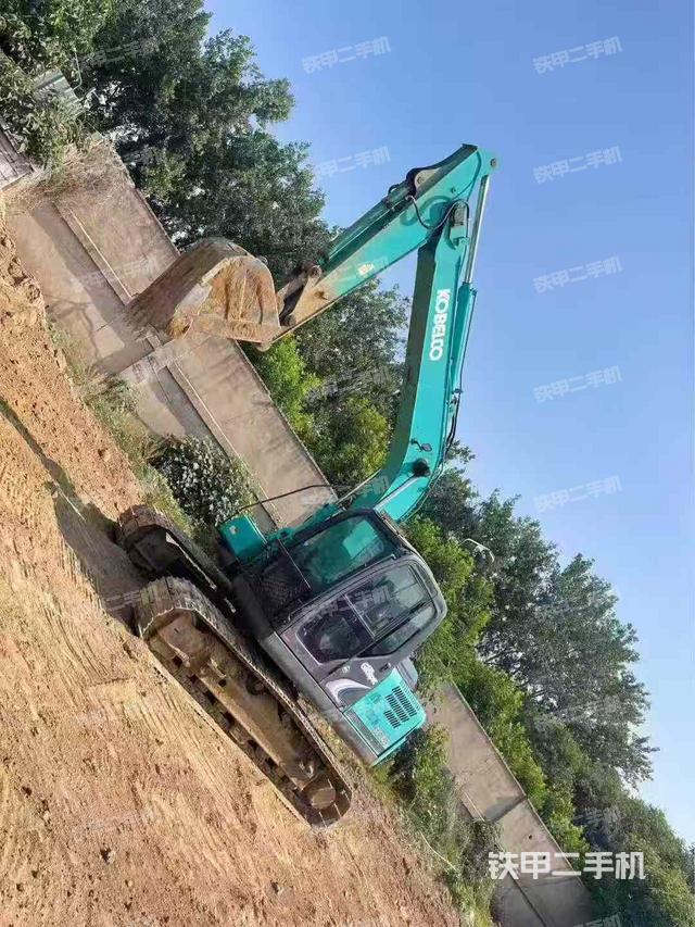 驾驶室顶部（整机外观）