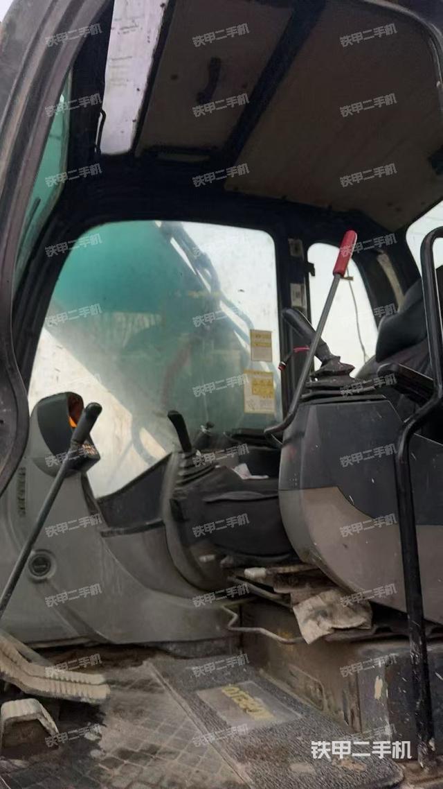 駕駛室整體（整機外觀）