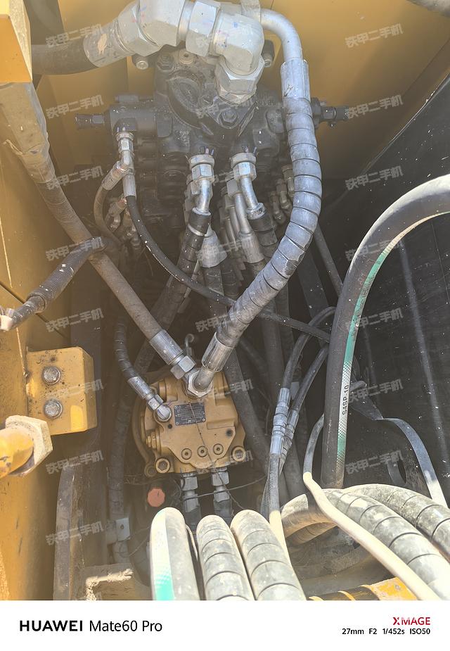 液压泵舱室正面整体（整机外观）