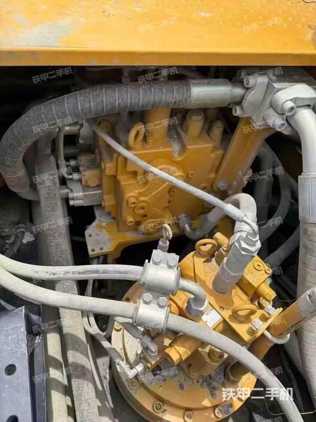 回轉(zhuǎn)馬達(dá)和主控閥（整機(jī)外觀）