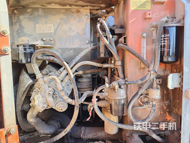 液压泵舱室正面整体（整机外观）