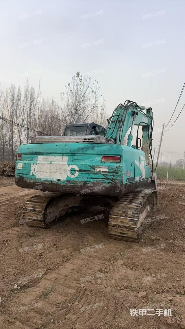 駕駛室頂部（整機外觀）