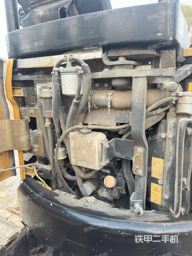 液壓泵艙室正面整體（整機(jī)外觀）