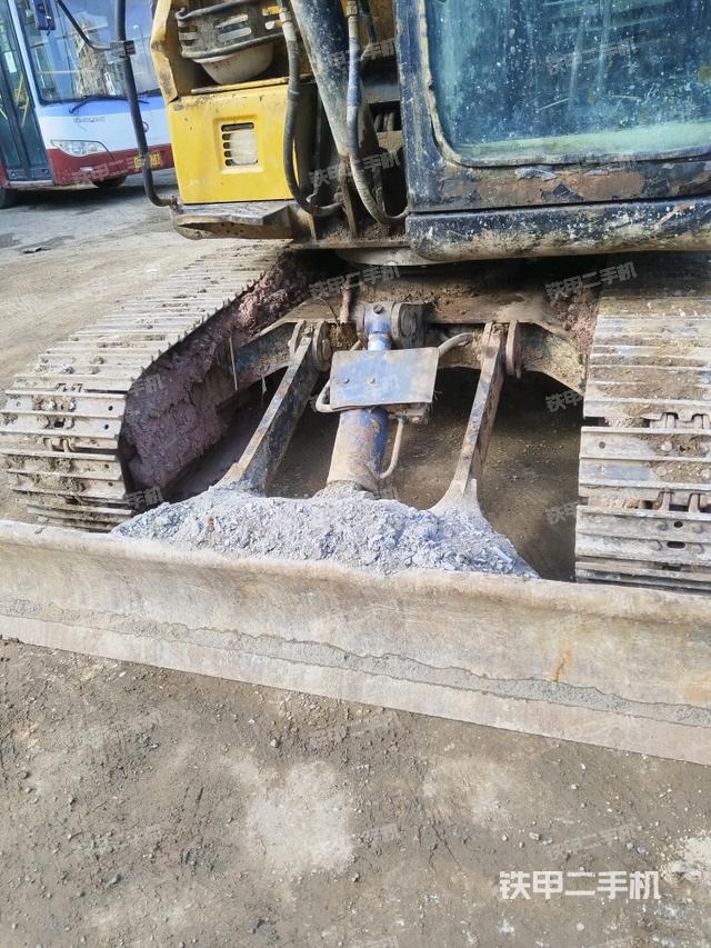 转盘和下车架正前（工作和回转装置）