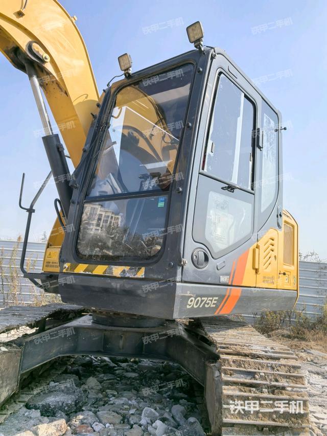  驾驶室正侧（驾驶室部分）