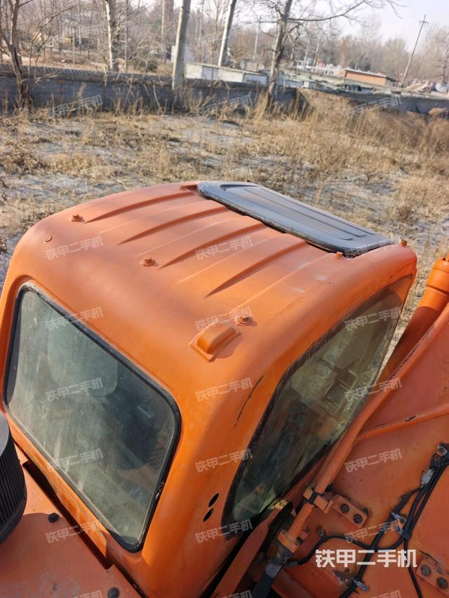 驾驶室顶部（整机外观）