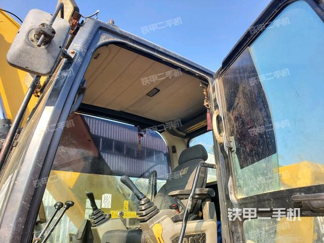 后窗玻璃角标（驾驶室部分）