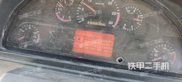 駕駛室操作臺（整機外觀及大件）