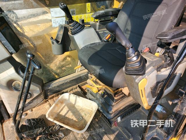 座椅左侧控制台/音响/含左手柄（驾驶室部分）