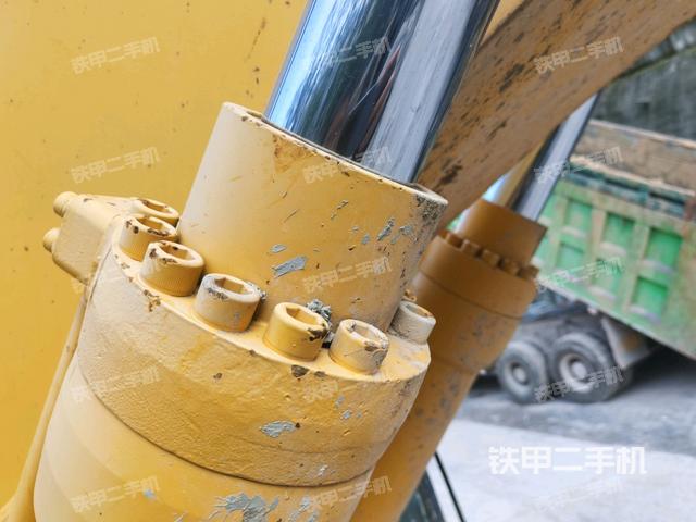 大臂油缸整體?豎拍（工作和回轉(zhuǎn)裝置）