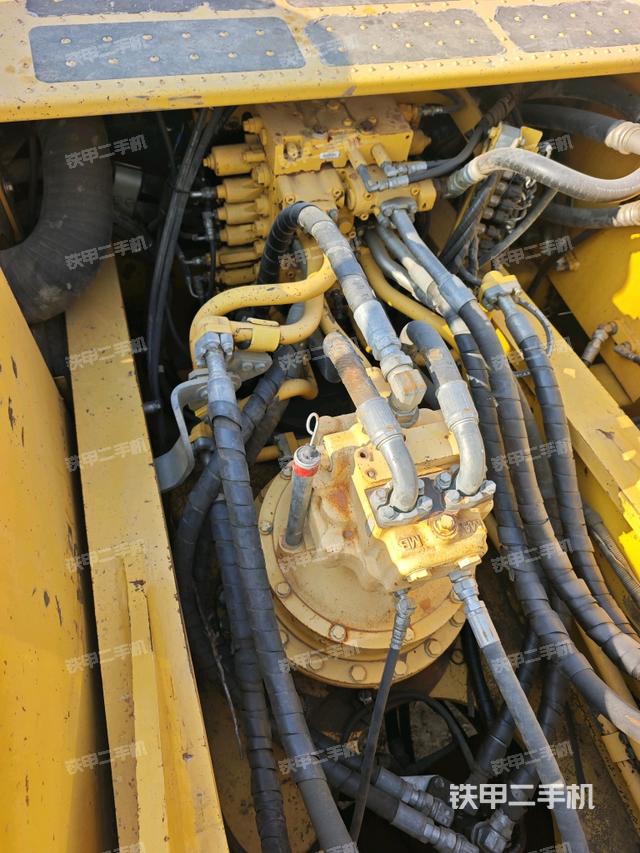 回轉(zhuǎn)馬達和主控閥（整機外觀）