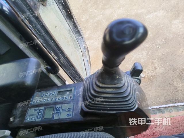 座椅左侧控制台/音响/含左手柄（驾驶室部分）