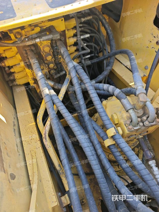 回轉(zhuǎn)馬達和主控閥（整機外觀）