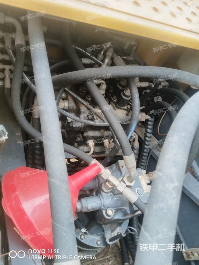 回转马达和主控阀（整机外观）