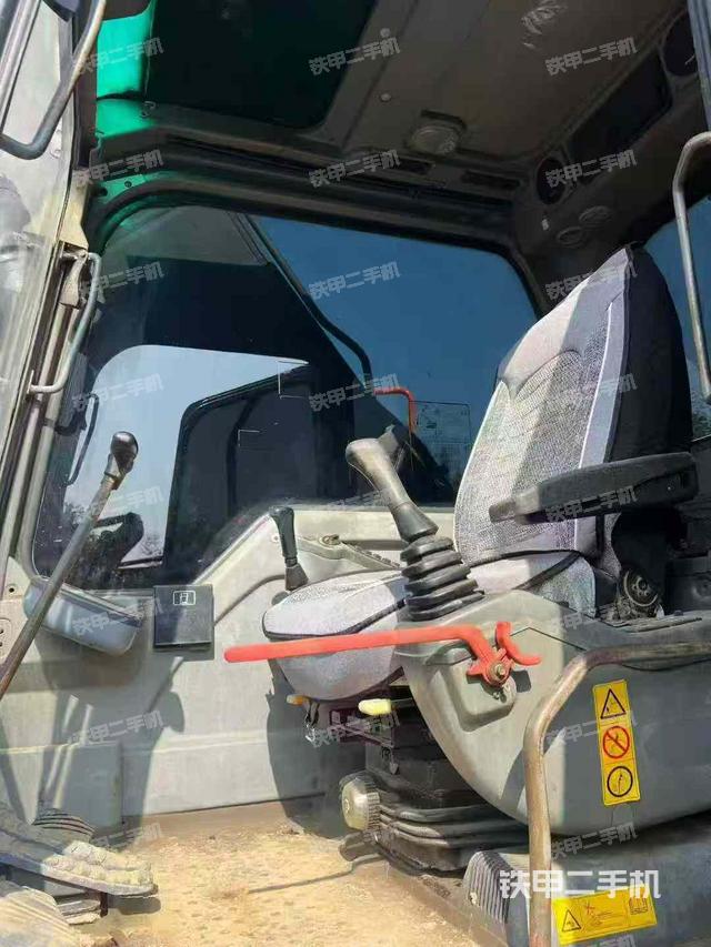 駕駛室整體（整機(jī)外觀）