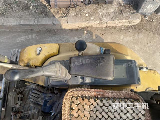 驾驶室顶部（整机外观）