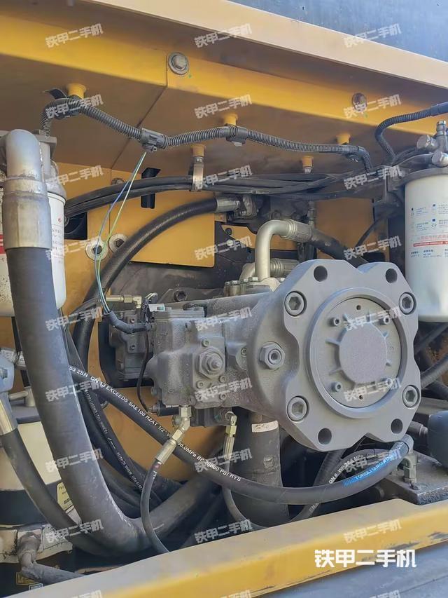 液壓泵艙室正面整體（整機(jī)外觀）