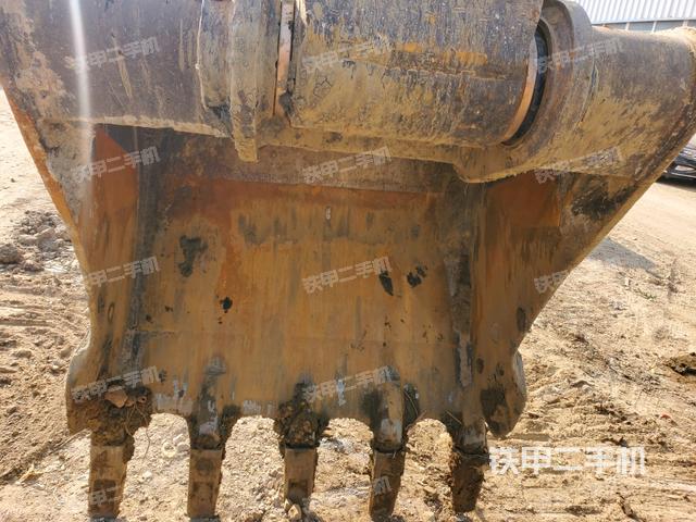 转盘和下车架正前（工作和回转装置）