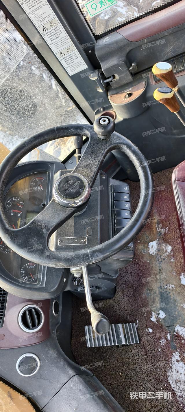 駕駛室工作臺（整機外觀及大件）