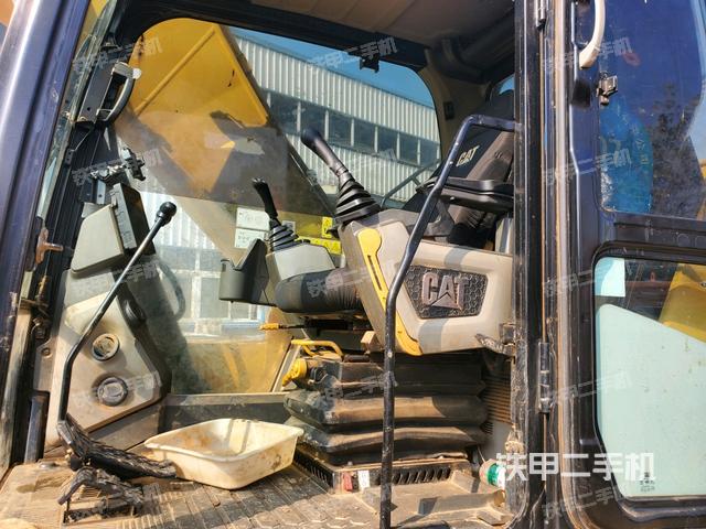 后窗玻璃角标（驾驶室部分）