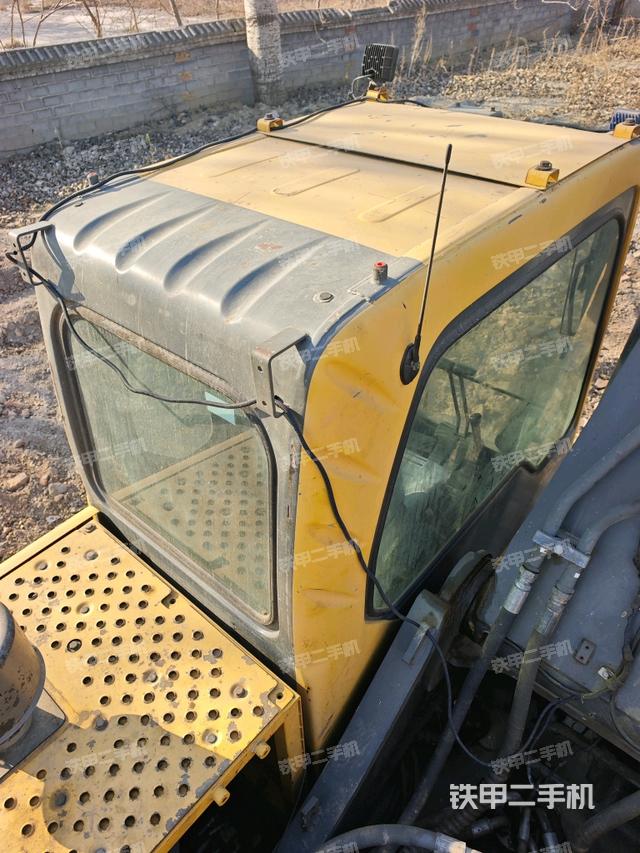 驾驶室顶部（整机外观）