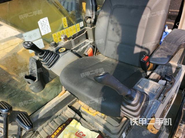 座椅右侧控制台/钥匙门/油门/含右手柄（驾驶室部分）