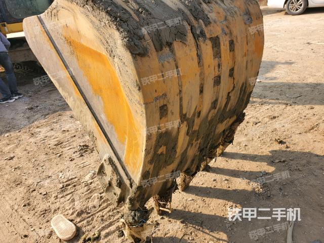 铲斗右后整体（工作和回转装置）