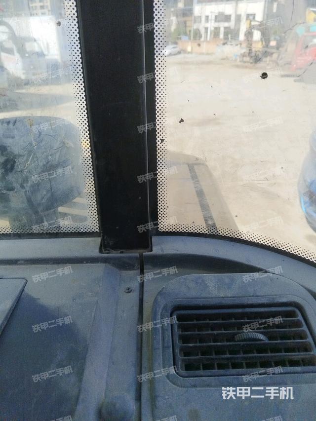 后窗玻璃角标（驾驶室部分）