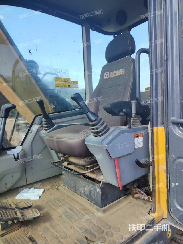 駕駛室頂部（整機外觀）