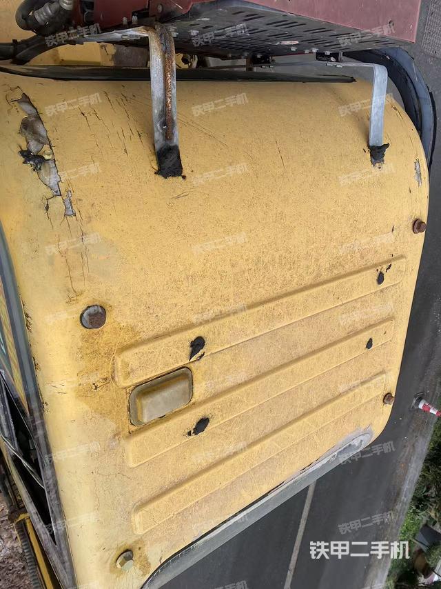 驾驶室顶部（整机外观）