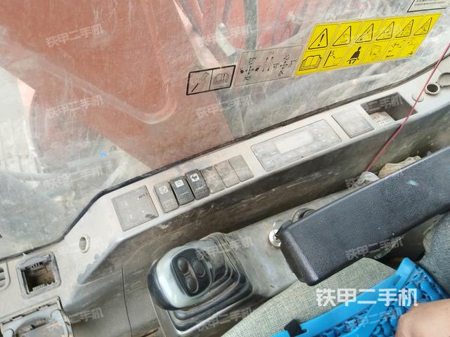 座椅右侧控制台/钥匙门/油门/含右手柄（驾驶室部分）